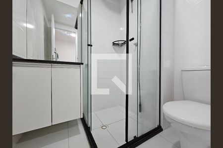 Banheiro de kitnet/studio para alugar com 1 quarto, 29m² em Vila Dom Pedro I, São Paulo