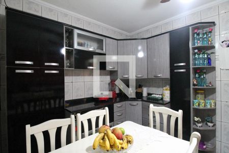 Casa à venda com 90m², 3 quartos e 2 vagasCozinha - Armários
