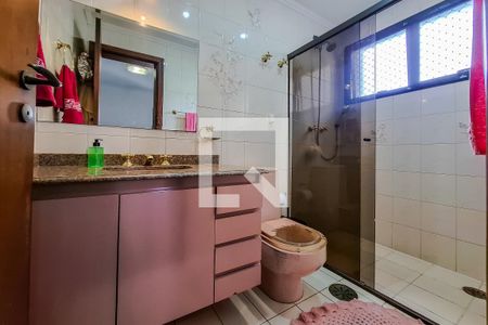 Apartamento à venda com 175m², 4 quartos e 3 vagasBanheiro quarto 2 suite