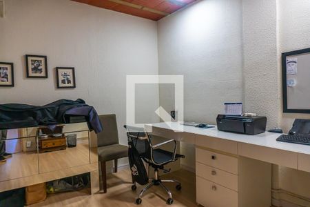 Casa à venda com 380m², 4 quartos e 4 vagasEscritório