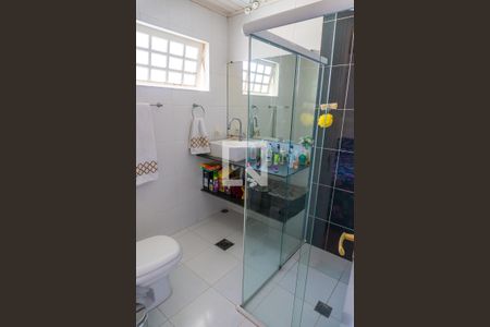 Casa à venda com 380m², 4 quartos e 4 vagasBanheiro da Suíte 1