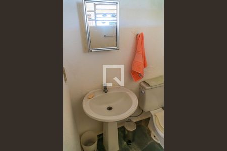 Casa à venda com 380m², 4 quartos e 4 vagasBanheiro de serviço