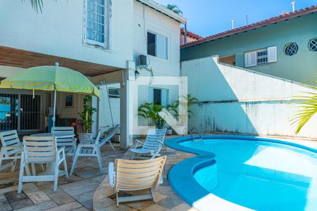 Casa à venda com 380m², 4 quartos e 4 vagasPiscina