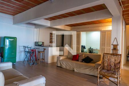 Casa à venda com 380m², 4 quartos e 4 vagasSalão