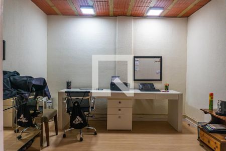 Casa à venda com 380m², 4 quartos e 4 vagasEscritório