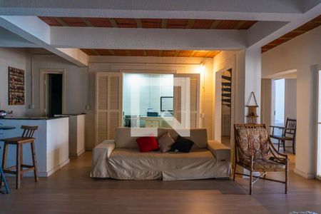 Casa à venda com 380m², 4 quartos e 4 vagasSalão