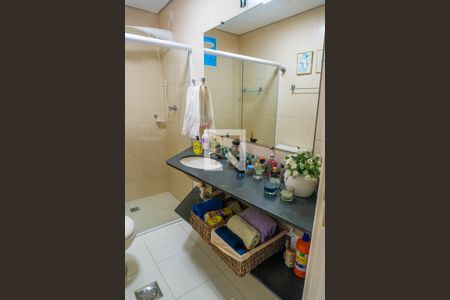 Casa à venda com 380m², 4 quartos e 4 vagasBanheiro Social