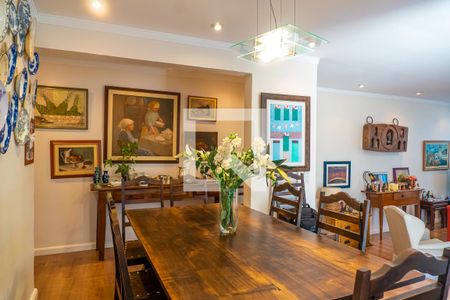 Casa à venda com 380m², 4 quartos e 4 vagasSala