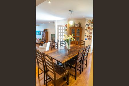 Casa à venda com 380m², 4 quartos e 4 vagasSala