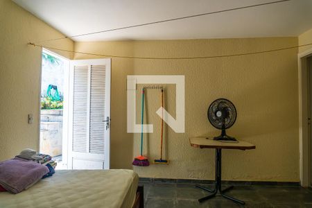 Casa à venda com 380m², 4 quartos e 4 vagasQuarto de Serviço