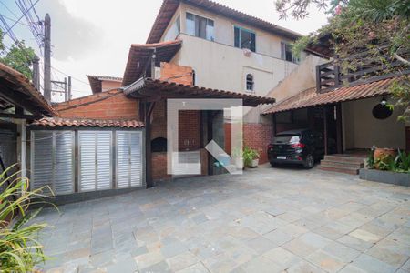 Casa à venda com 179m², 2 quartos e 5 vagasQuintal 
