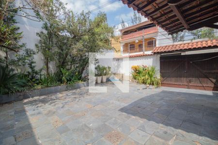 Casa à venda com 179m², 2 quartos e 5 vagasQuintal 