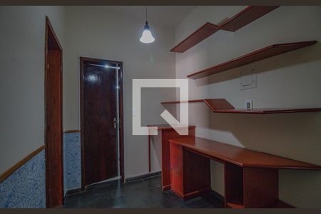 Casa à venda com 179m², 2 quartos e 5 vagasCorredor da Escada 