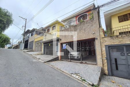 Casa para alugar com 156m², 3 quartos e 4 vagas Casa para alugar com 156m², 3 quartos e 4 vagasFachada
