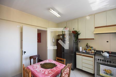 Apartamento à venda com 140m², 3 quartos e 2 vagasCozinha