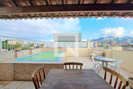 Apartamento à venda com 120m², 2 quartos e 2 vagas Apartamento à venda com 120m², 2 quartos e 2 vagasCobertura