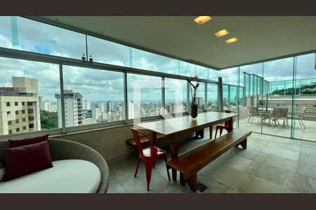 Apartamento à venda com 320m², 4 quartos e 4 vagasTerraço