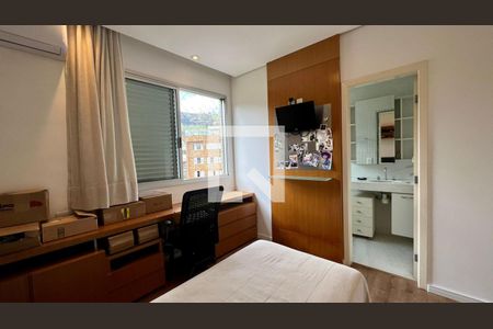 Apartamento à venda com 320m², 4 quartos e 4 vagasSuíte 2