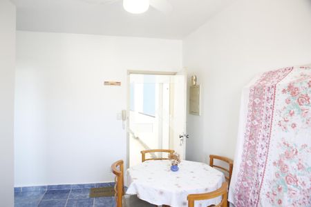 Sala de apartamento para alugar com 1 quarto, 45m² em Nova Mirim, Praia Grande