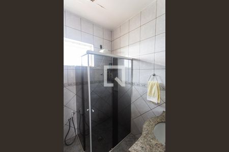 Casa à venda com 162m², 5 quartos e 3 vagasBanheiro 