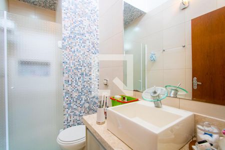 Casa à venda com 205m², 3 quartos e 4 vagasBanheiro do quarto 1