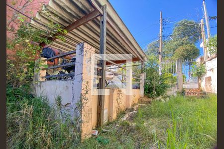 Casa à venda com 130m², 3 quartos e 2 vagas Casa à venda com 130m², 3 quartos e 2 vagasFachada