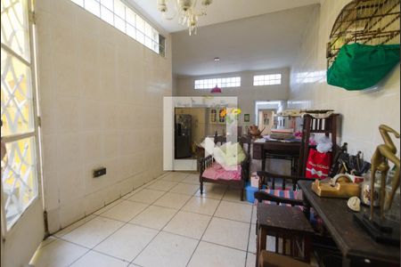 Casa à venda com 255m², 4 quartos e 4 vagasSala