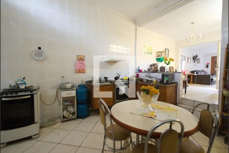 Casa à venda com 255m², 4 quartos e 4 vagasCozinha 2