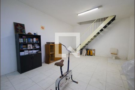 Casa à venda com 255m², 4 quartos e 4 vagasFundos