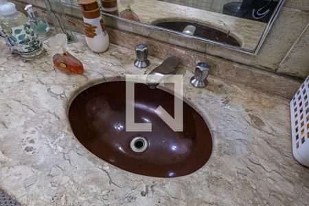 Casa à venda com 360m², 4 quartos e 3 vagasSuíte 1 - banheiro