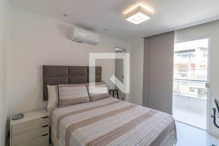 Suíte de casa de condomínio para alugar com 4 quartos, 200m² em Vargem Grande, Rio de Janeiro