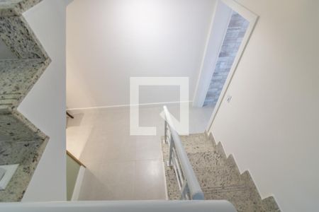 Escada (acesso segundo andar) de casa de condomínio para alugar com 4 quartos, 200m² em Vargem Grande, Rio de Janeiro
