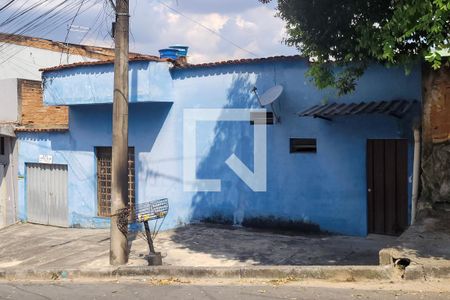 Casa à venda com 90m², 3 quartos e 3 vagas Casa à venda com 90m², 3 quartos e 3 vagasFachada