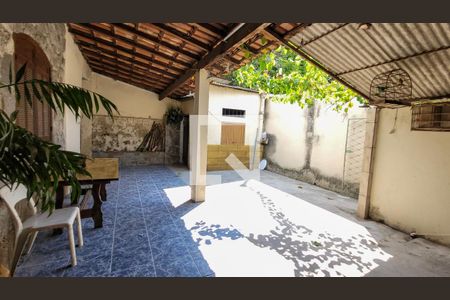 Casa à venda com 90m², 3 quartos e 3 vagas Casa à venda com 90m², 3 quartos e 3 vagasVaranda