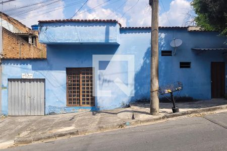 Casa à venda com 90m², 3 quartos e 3 vagas Casa à venda com 90m², 3 quartos e 3 vagasFachada