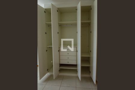 Apartamento à venda com 130m², 2 quartos e 2 vagas Apartamento à venda com 130m², 2 quartos e 2 vagasSuite 1