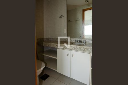 Apartamento à venda com 130m², 2 quartos e 2 vagas Apartamento à venda com 130m², 2 quartos e 2 vagasBanheiro da Suíte 1