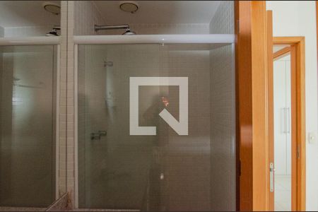 Apartamento à venda com 130m², 2 quartos e 2 vagas Apartamento à venda com 130m², 2 quartos e 2 vagasBanheiro da Suíte 1