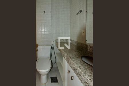 Apartamento à venda com 130m², 2 quartos e 2 vagas Apartamento à venda com 130m², 2 quartos e 2 vagasBanheiro da Suíte 1