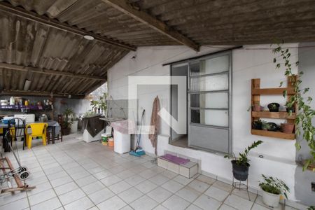 Casa à venda com 200m², 4 quartos e 3 vagas Casa à venda com 200m², 4 quartos e 3 vagasTerraço