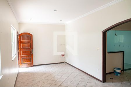 sala de casa à venda com 6 quartos, 500m² em Pechincha, Rio de Janeiro