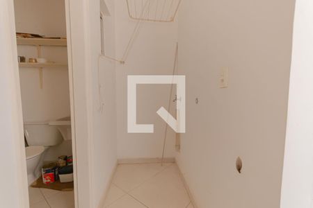 Apartamento à venda com 69m², 2 quartos e 1 vaga Apartamento à venda com 69m², 2 quartos e 1 vagaBanheiro de Serviço