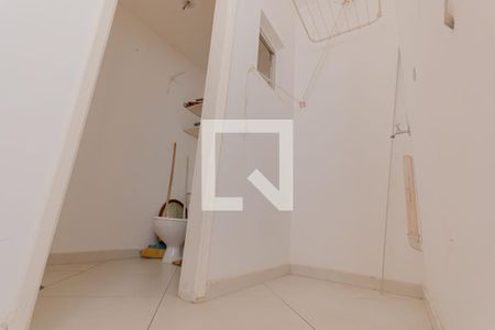 Apartamento à venda com 69m², 2 quartos e 1 vaga Apartamento à venda com 69m², 2 quartos e 1 vagaBanheiro de Serviço