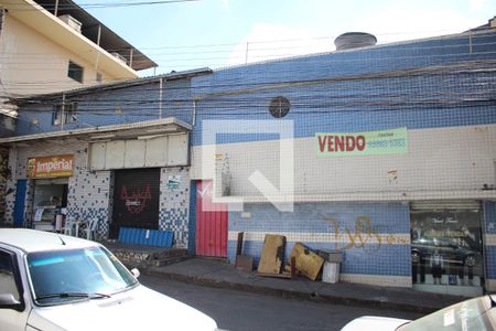 Casa à venda com 150m², 3 quartos e sem vagaLojas Fachada