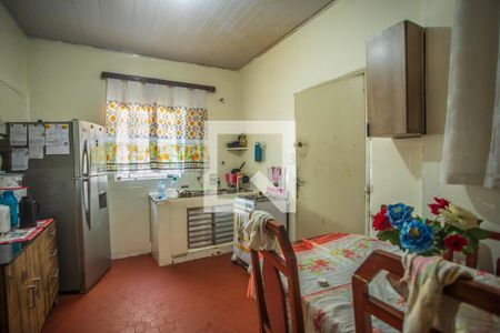 Casa à venda com 240m², 5 quartos e 2 vagas Casa à venda com 240m², 5 quartos e 2 vagasCozinha