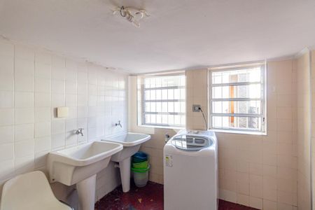 Casa à venda com 505m², 4 quartos e 5 vagasLavanderia