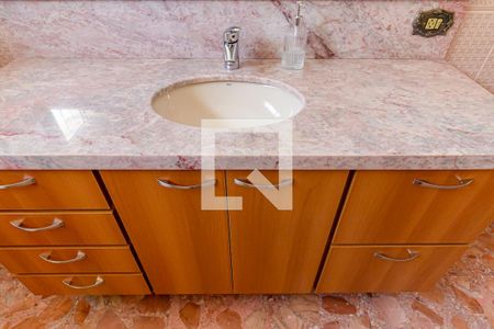 Casa à venda com 505m², 4 quartos e 5 vagasBanheiro 2