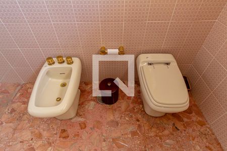 Casa à venda com 505m², 4 quartos e 5 vagasBanheiro 2