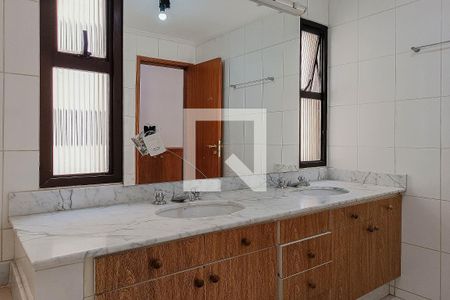 Apartamento para alugar com 280m², 4 quartos e 4 vagasBanheiro da suíte 1
