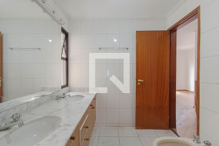 Apartamento para alugar com 280m², 4 quartos e 4 vagasBanheiro da suíte 1